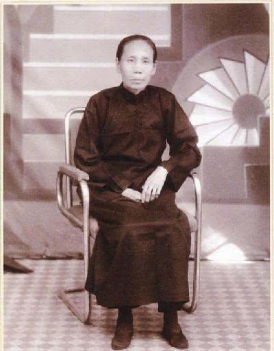丈夫是武举人,女儿和女婿都是正国级,只有她一人