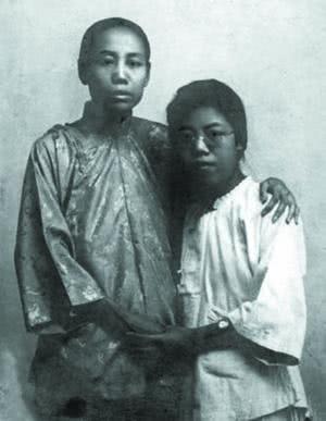丈夫是武举人,女儿和女婿都是正国级,只有她一人