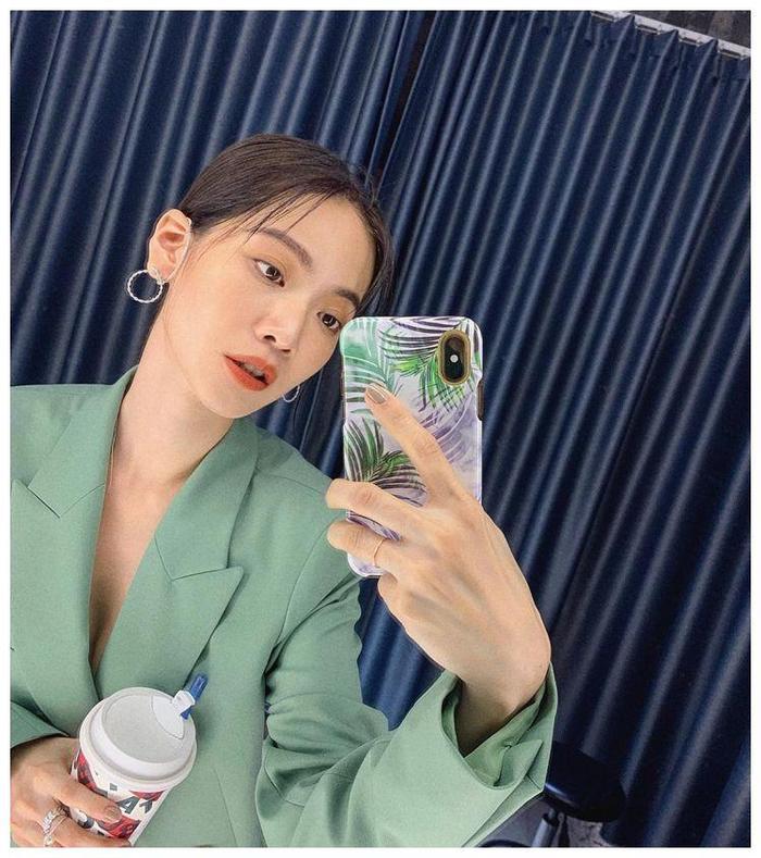 曾之乔冬天难得晒辣照,越后面尺度越大,粉丝喊:快把衣服穿好!