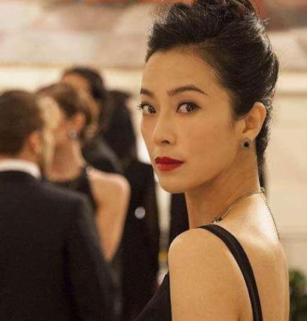 她是荧幕经典“丑娘”,女儿却很漂亮,老公是香港一哥