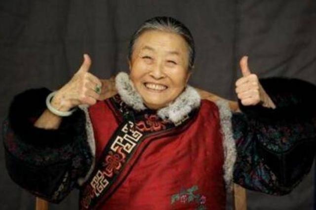 她是荧幕经典“丑娘”,女儿却很漂亮,老公是香港一哥