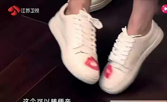 魏大勋:让哥哥亲一口,李沁直言可以随便亲,网友看清后都笑喷了