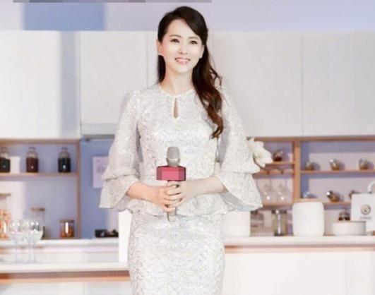 虽已是半老徐娘,但还是风韵犹存