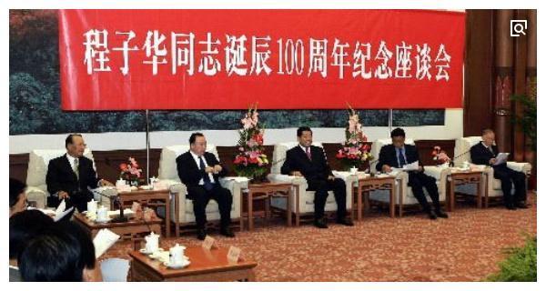 他是红军时期的军团政委,搭档成开国大将,建国后主动到地方工作