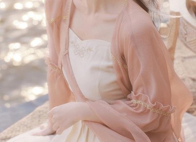 ​情感语录丨”和你共度时光，每一刻都是我宝贵的记忆。”