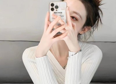​异地恋怎么哄女朋友开心的小套路（逗女生开心的幽默情话）