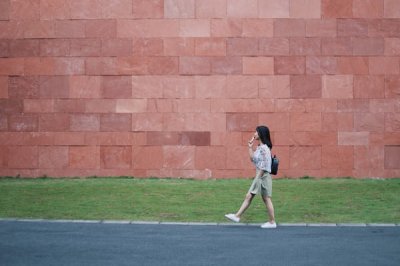 ​关于女人买衣服的说说 女人爱买衣服的说说