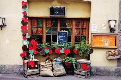 ​适合半夜失眠发的说说(失眠听歌发朋友圈的说说)