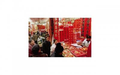 ​新加的女生，从朋友圈里可以揣摩女生的基本信息，作为我们找话题和开场白的突