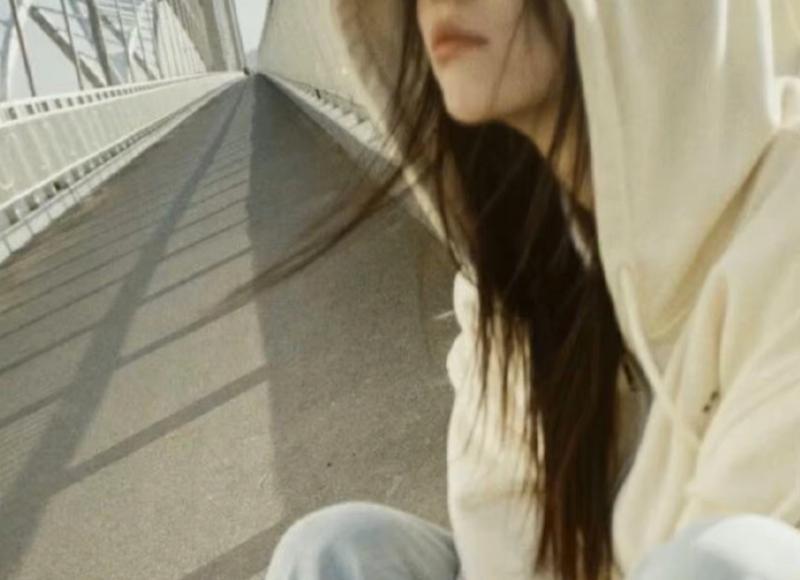 女孩努力的短句简单(女孩努力的短句简单文案)